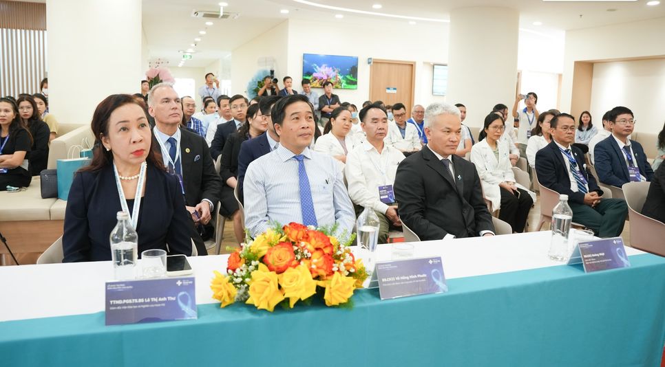 Các đại biểu, chuyên gia và khách mời tại hội thảo