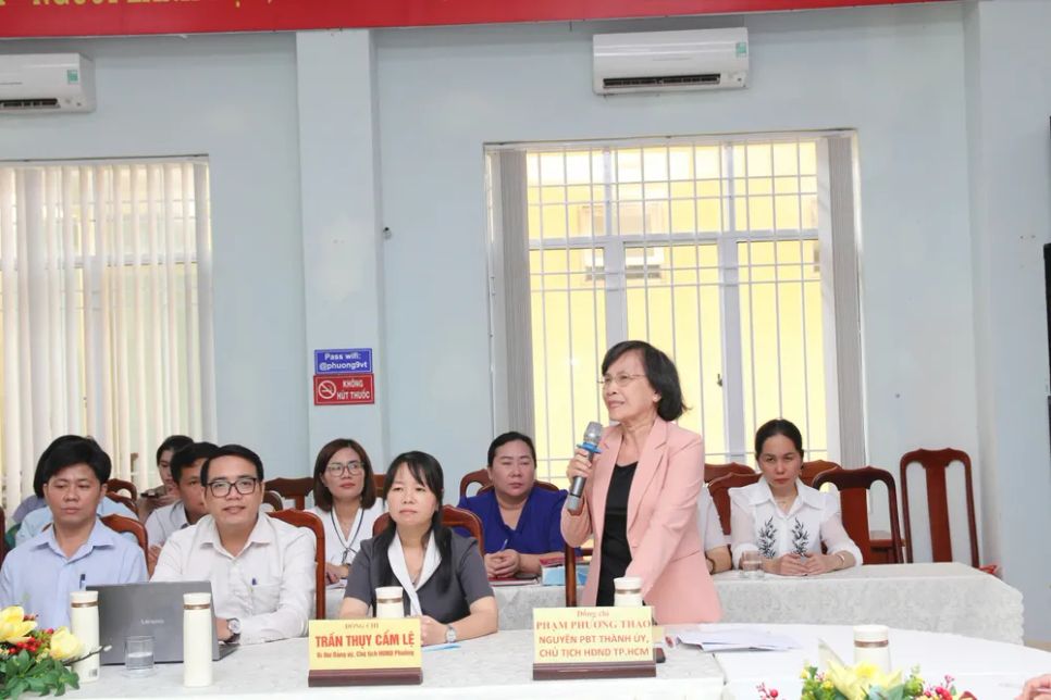 Đồng chí Phạm Phương Thảo, nguyên Phó Bí thư Thành ủy, nguyên Chủ tịch HĐND TPHCM phát biểu tại hội nghị