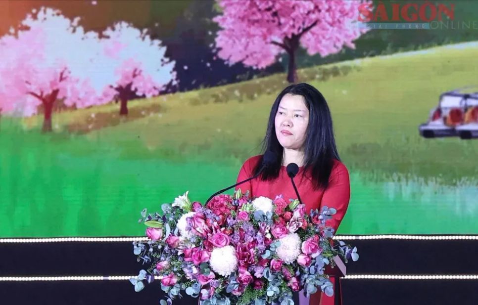 Bà Trần Thị Vũ Loan, Chủ tịch UBND phường Xuân Hương – Đà Lạt phát biểu tại lễ khai mạc