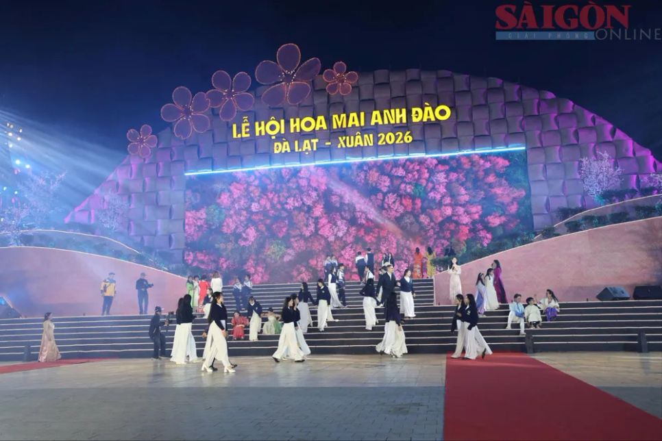 Phần trình diễn của học sinh Đà Lạt tại lễ khai mạc