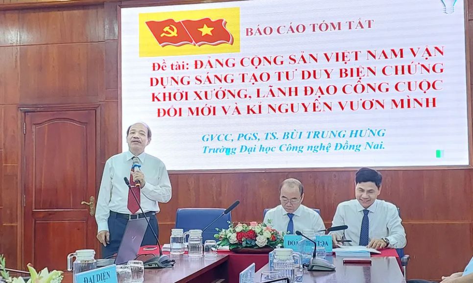 Đại biểu trình bày tham luận tại hội thảo. Ảnh: M.HOA