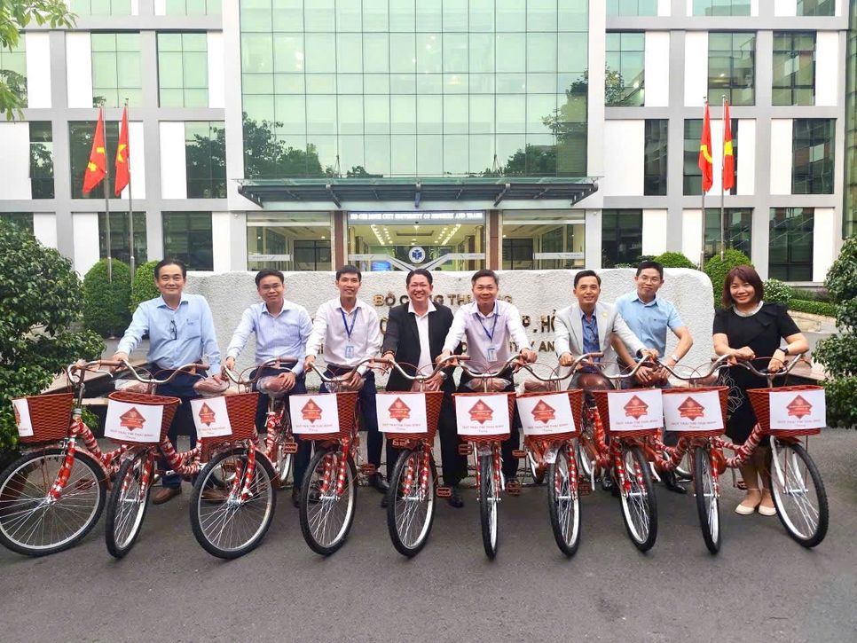 Hội Doanh nhân Thái Bình Miền Nam trao tặng 10 xe đạp cho sinh viên có hoàn cảnh khó khăn, cùng nhiều phần quà ý nghĩa từ các doanh nghiệp đồng hành