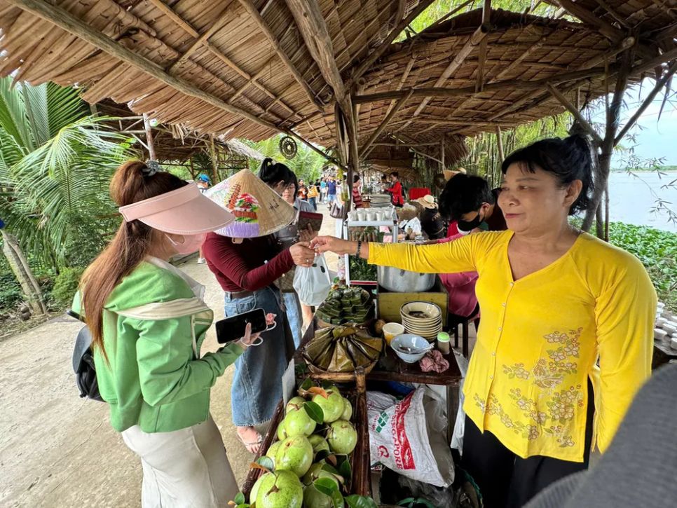 Đặc sản vú sữa Lò Rèn Vĩnh Kim được bày bán tại các điểm du lịch của tỉnh Đồng Tháp. Ảnh: Bùi Nguyên