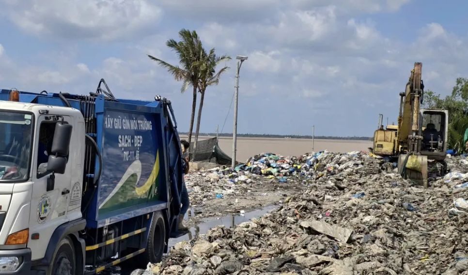 Bờ sông Hàm Luông thuộc địa phận phường Bến Tre đang bị sạt lở