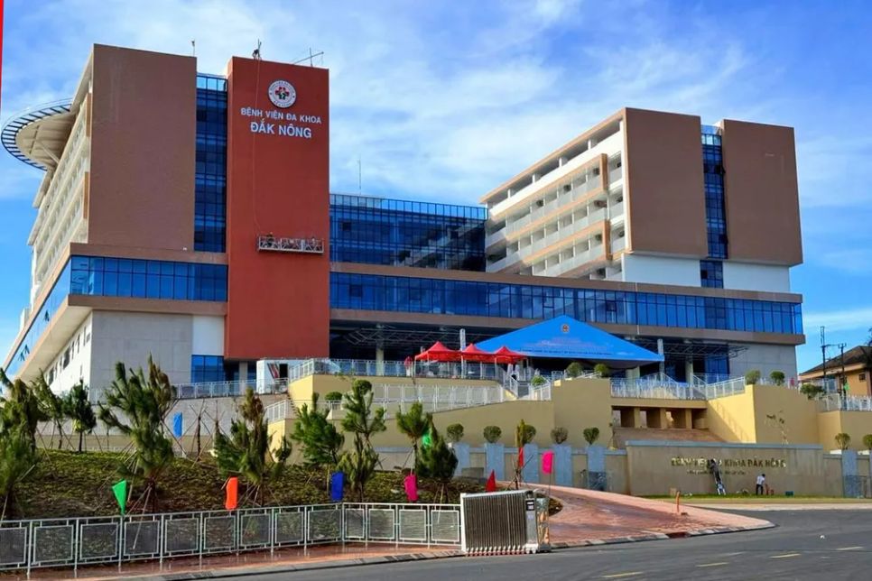 Bệnh viện có quy mô 700 giường bệnh, một trong những bệnh viện lớn nhất khu vực