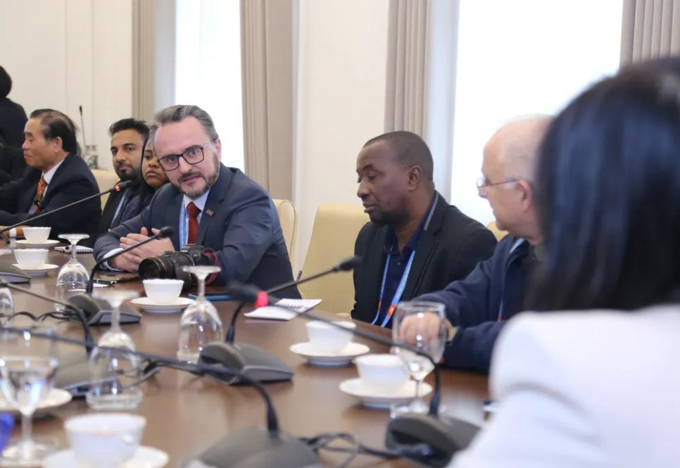 Đông đảo phóng viên báo chí quốc tế đưa tin Đại hội XIV của Đảng