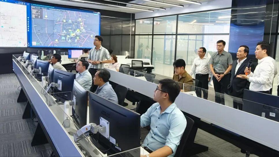 Bí thư Thành ủy TPHCM Trần Lưu Quang tham quan Trung tâm Điều hành thông minh tại Becamex, phường Bình Dương, TPHCM