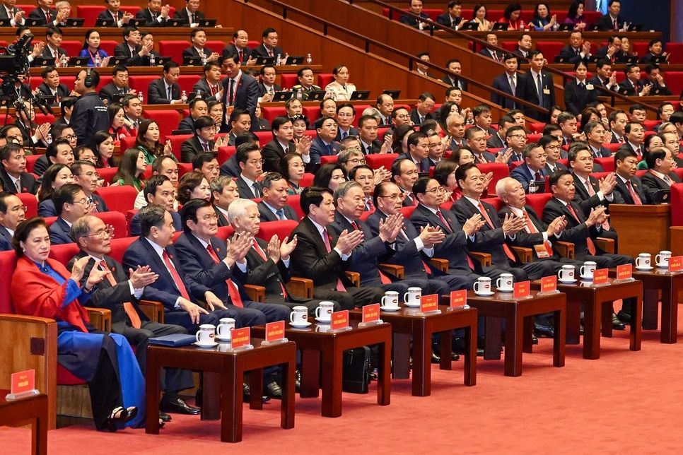 Các đồng chí lãnh đạo, nguyên lãnh đạo Đảng, Nhà nước và đại biểu tham dự phiên khai mạc Đại hội XIV của Đảng. Ảnh: TTXVN