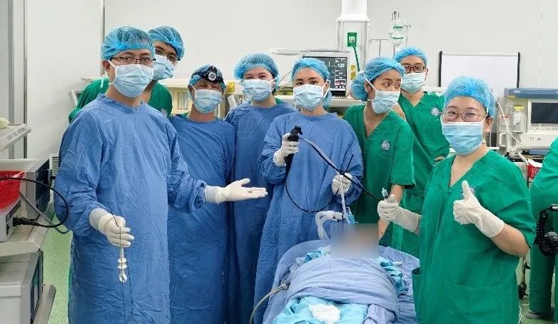 Sau hội chẩn chuyên khoa, bệnh nhi được chỉ định nội soi phế quản cấp cứu lấy dị vật