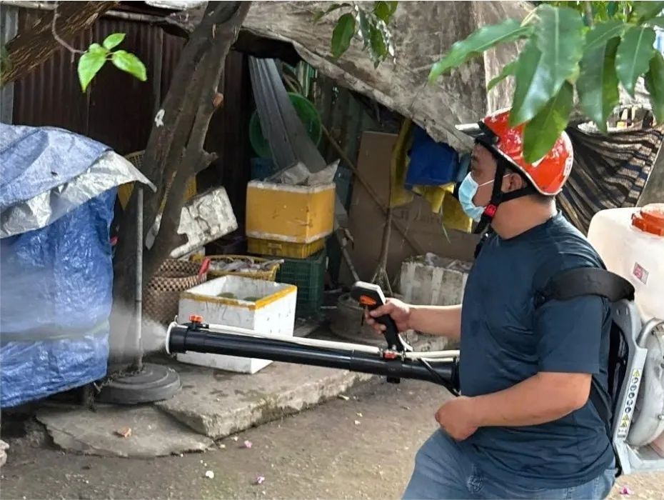 Phun thuốc diệt muỗi tại phường Tân Hưng