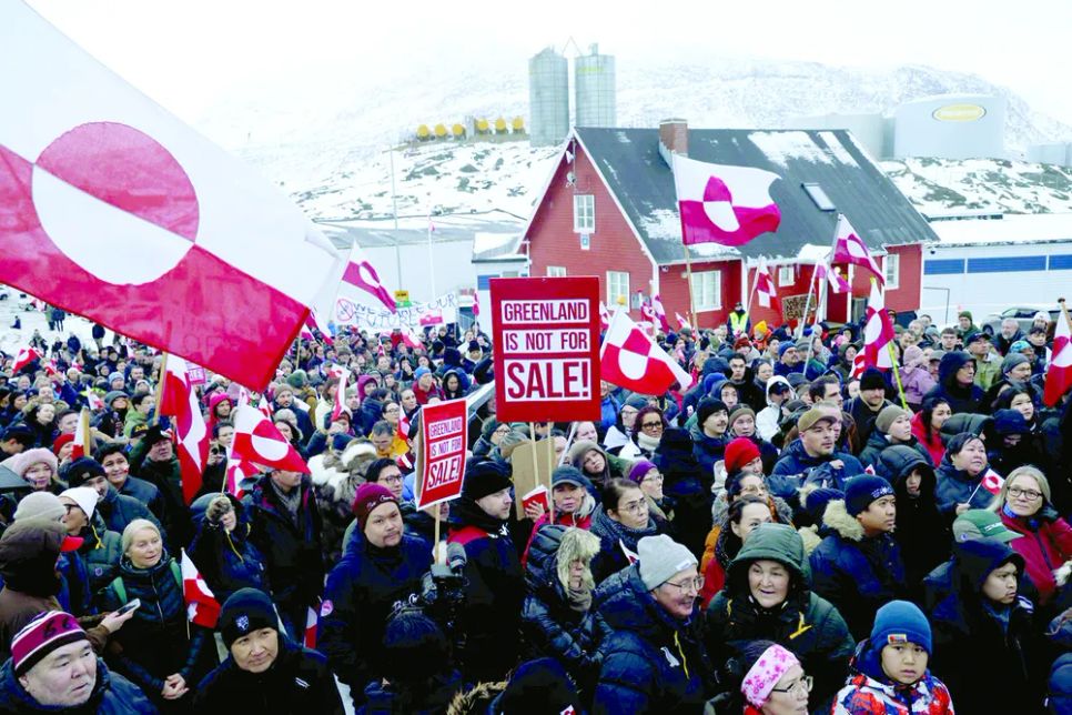 Người dân tuần hành trước Lãnh sự quán Mỹ tại Greenland phản đối ý định sáp nhập Greenland (ẢNH: Getty Images)