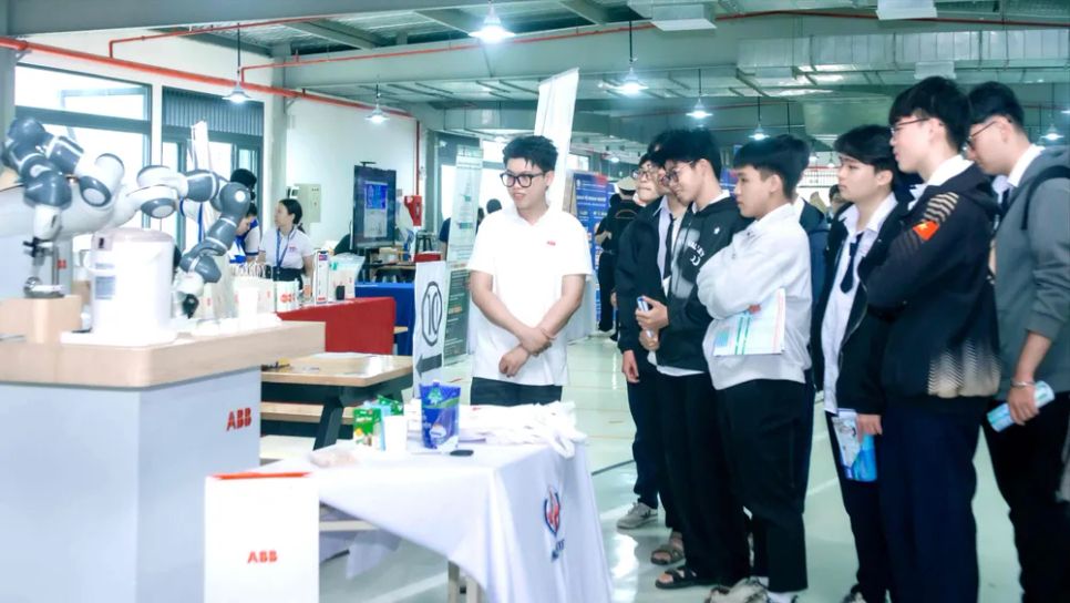 Học sinh tham gia Ngày hội tuyển sinh năm 2026 do Trường Đại học Công nghệ và Kỹ thuật TPHCM tổ chức, ngày 18-1 Học sinh tham gia Ngày hội tuyển sinh năm 2026 do Trường Đại học Công nghệ và Kỹ thuật TPHCM tổ chức, ngày 18-1