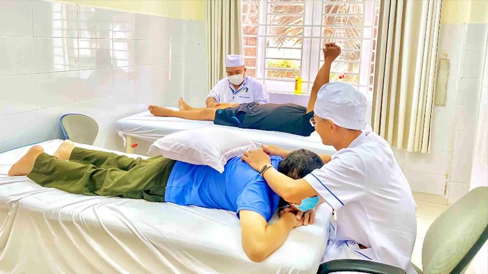 Bác sĩ Bệnh viện Y học cổ truyền TPHCM hỗ trợ chuyên môn tại Bệnh viện Y học cổ truyền Bà Rịa - Vũng Tàu Bác sĩ Bệnh viện Y học cổ truyền TPHCM hỗ trợ chuyên môn tại Bệnh viện Y học cổ truyền Bà Rịa - Vũng Tàu