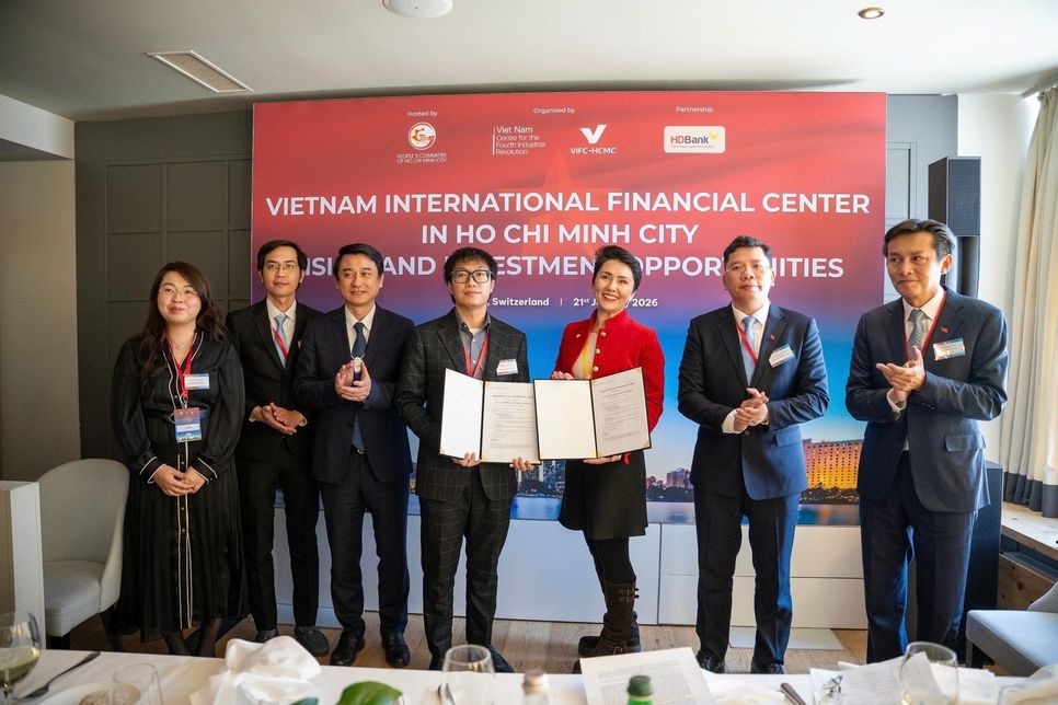 Lễ công bố Biên bản ghi nhớ hợp tác (MoU) giữa các thành viên của Liên Minh Kinh tế On-chain toàn cầu và các đối tác quốc tế. Ảnh: HCMC C4IR Lễ công bố Biên bản ghi nhớ hợp tác (MoU) giữa các thành viên của Liên Minh Kinh tế On-chain toàn cầu và các đối tác quốc tế. Ảnh: HCMC C4IR