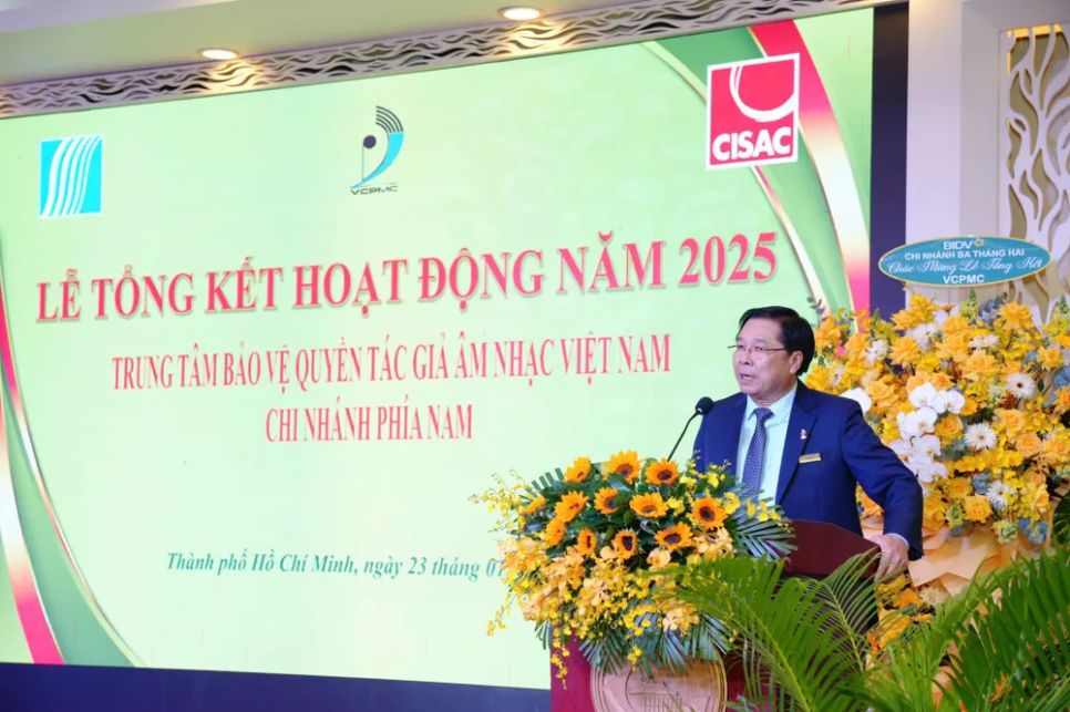 NSƯT - nhạc sĩ Đinh Trung Cẩn thông tin tại chương trình tổng kết