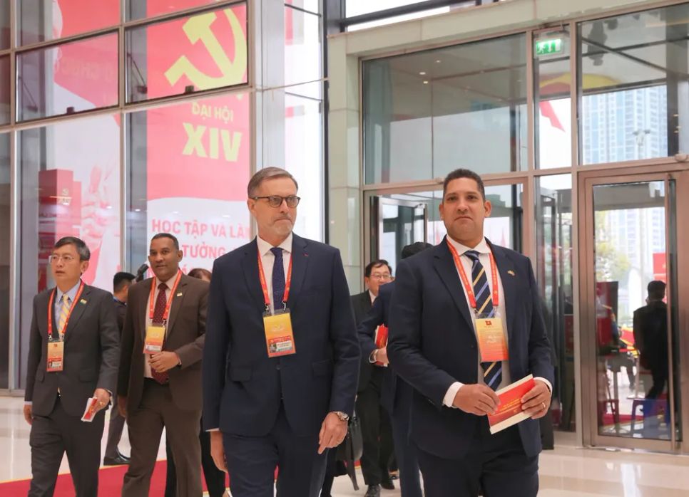 Công bố danh sách 19 Ủy viên Bộ Chính trị