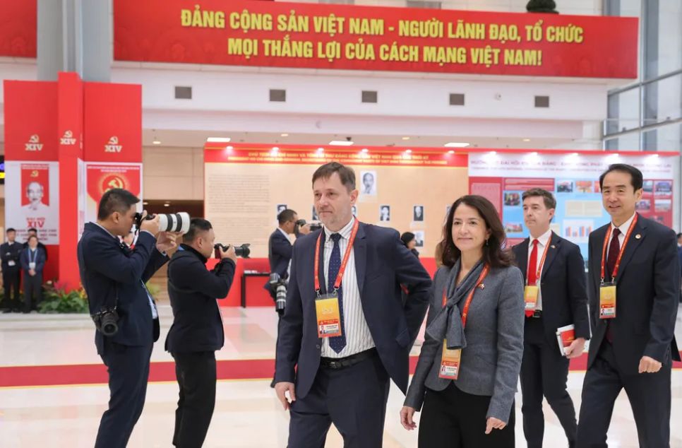 Công bố danh sách 19 Ủy viên Bộ Chính trị