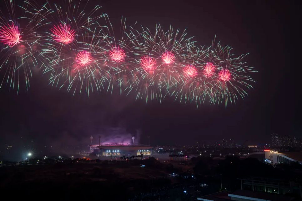 Rực rỡ pháo hoa chào mừng thành công của Đại hội XIV