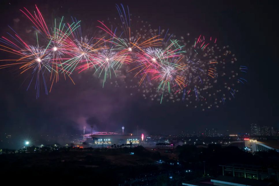 Rực rỡ pháo hoa chào mừng thành công của Đại hội XIV