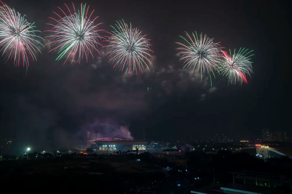 Rực rỡ pháo hoa chào mừng thành công của Đại hội XIV