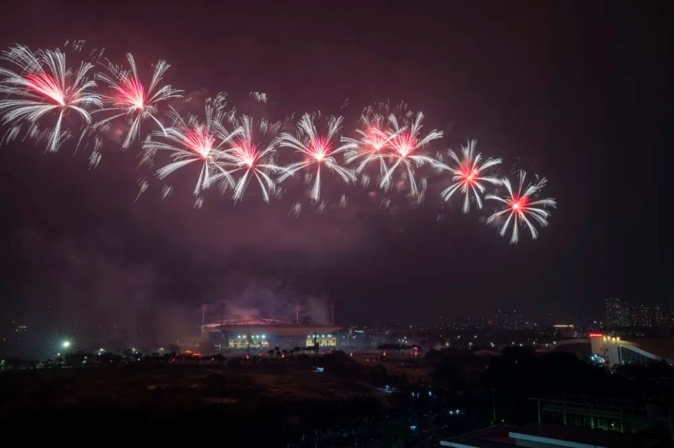 Rực rỡ pháo hoa chào mừng thành công của Đại hội XIV