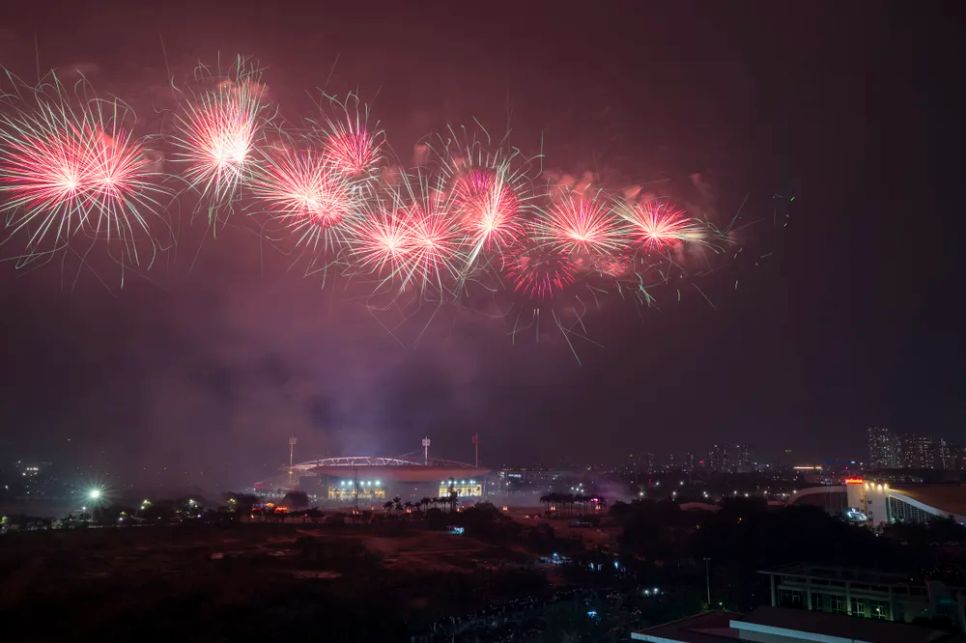 Rực rỡ pháo hoa chào mừng thành công của Đại hội XIV