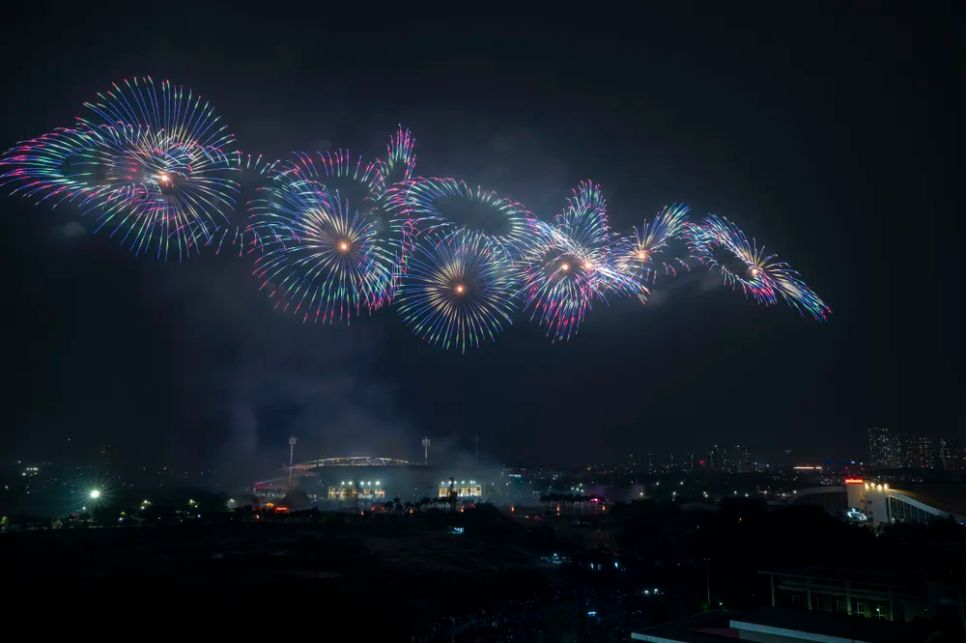Rực rỡ pháo hoa chào mừng thành công của Đại hội XIV
