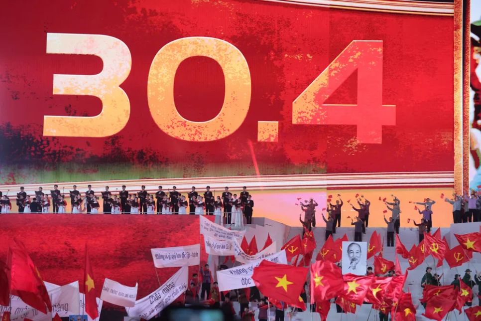 Rực rỡ pháo hoa chào mừng thành công của Đại hội XIV