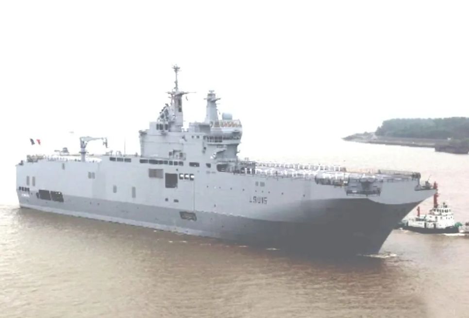 Tàu đổ bộ mang trực thăng lớp Mistral của Pháp. Ảnh: XINHUA