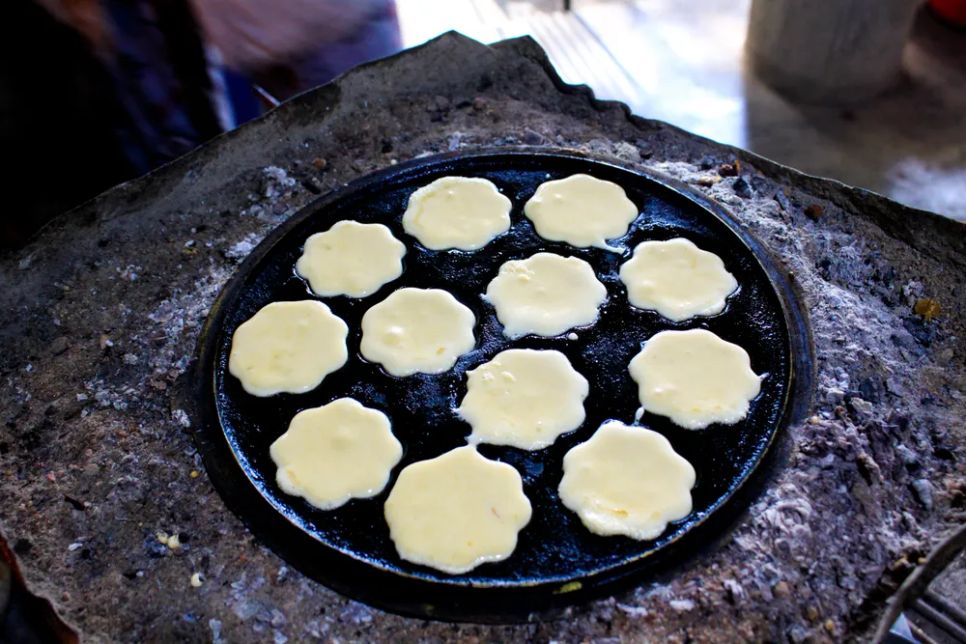 Khuôn bánh thuẫn. Ảnh: NGUYỄN TRANG