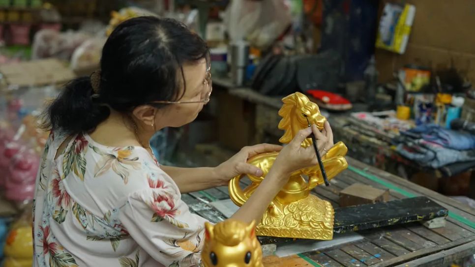 Ngựa gốm Đất Thủ tất bật phục vụ thị trường Tết Bính Ngọ