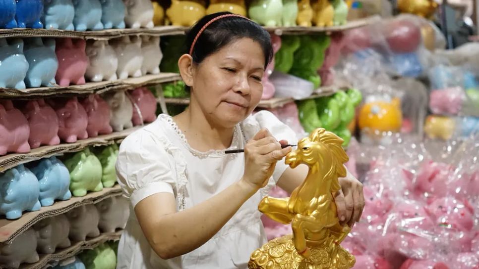 Ngựa gốm Đất Thủ tất bật phục vụ thị trường Tết Bính Ngọ