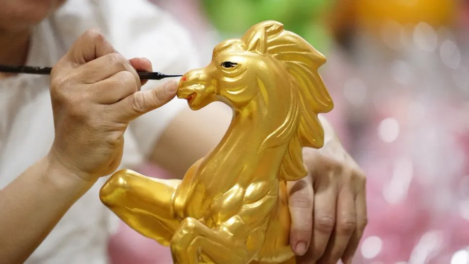 Ngựa gốm Đất Thủ tất bật phục vụ thị trường Tết Bính Ngọ