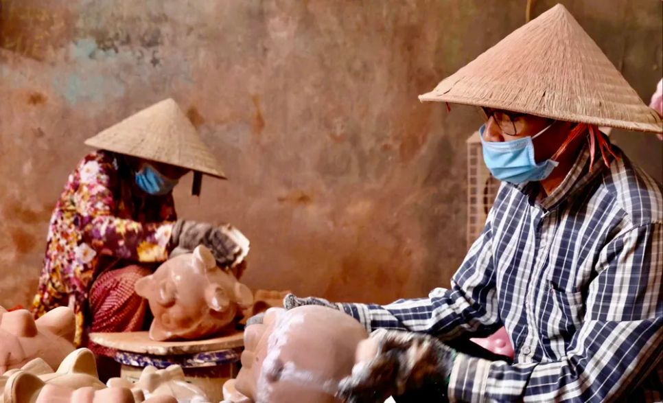 Ngựa gốm Đất Thủ tất bật phục vụ thị trường Tết Bính Ngọ