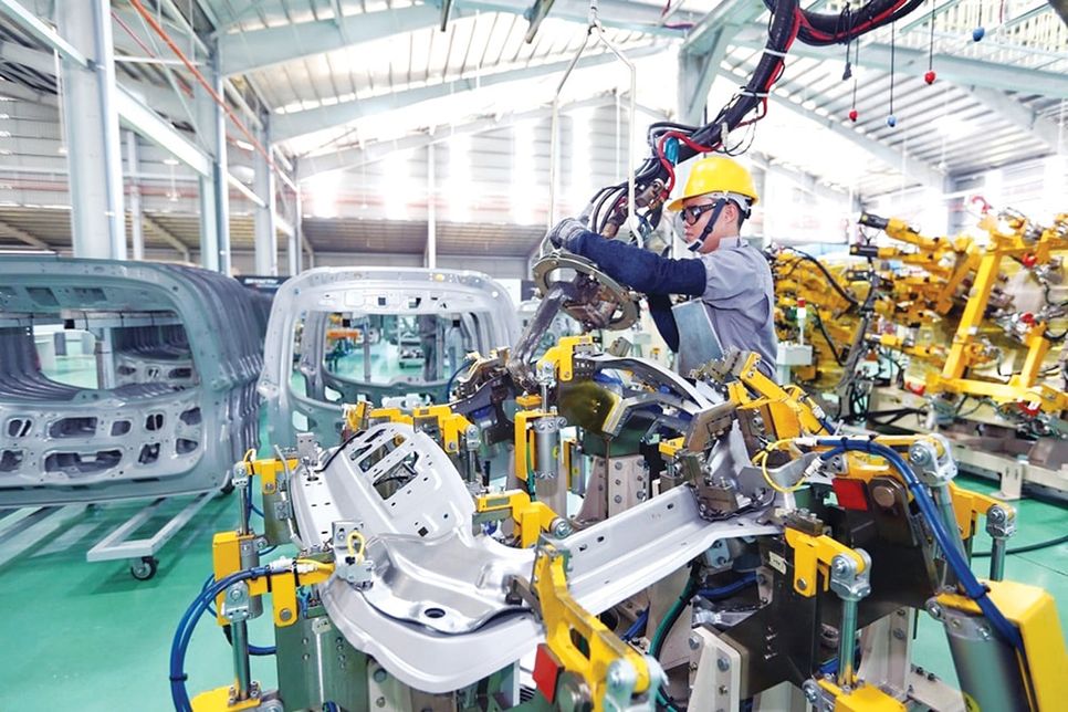 Thông qua hoạt động sản xuất – kinh doanh, doanh nhân biến các định hướng chính sách thành sản phẩm, dịch vụ, việc làm và nguồn thu cho nền kinh tế