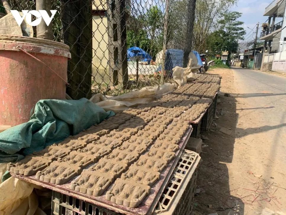 Nhộn nhịp làng nghề làm tượng ông Táo dịp Tết ở Huế