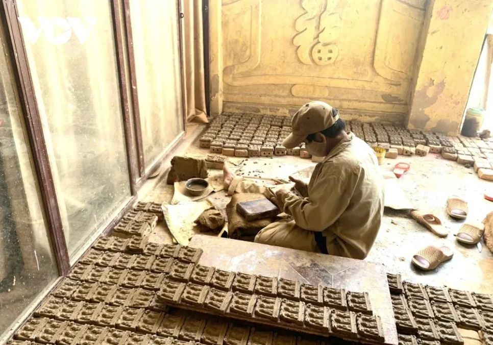 Nhộn nhịp làng nghề làm tượng ông Táo dịp Tết ở Huế