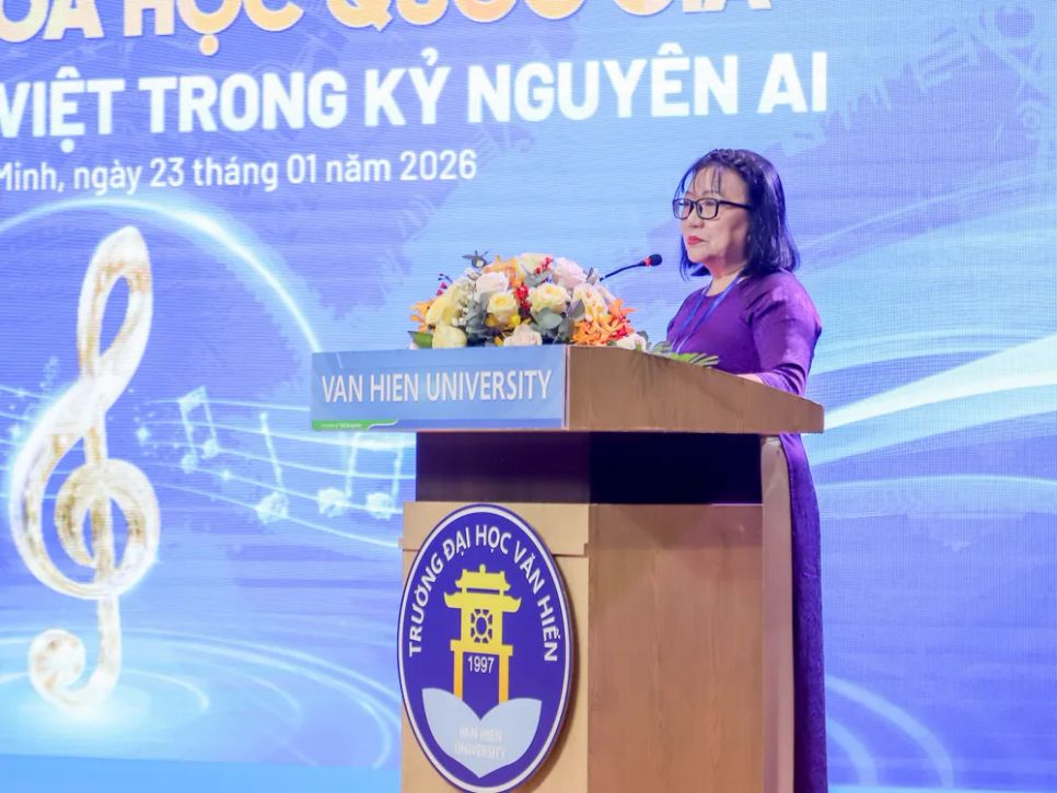 PGS. TS Nguyễn Thị Thu Trang, Phó Hiệu trưởng Trường Đại học Văn Hiến phát biểu tại Hội thảo PGS. TS Nguyễn Thị Thu Trang, Phó Hiệu trưởng Trường Đại học Văn Hiến phát biểu tại Hội thảo