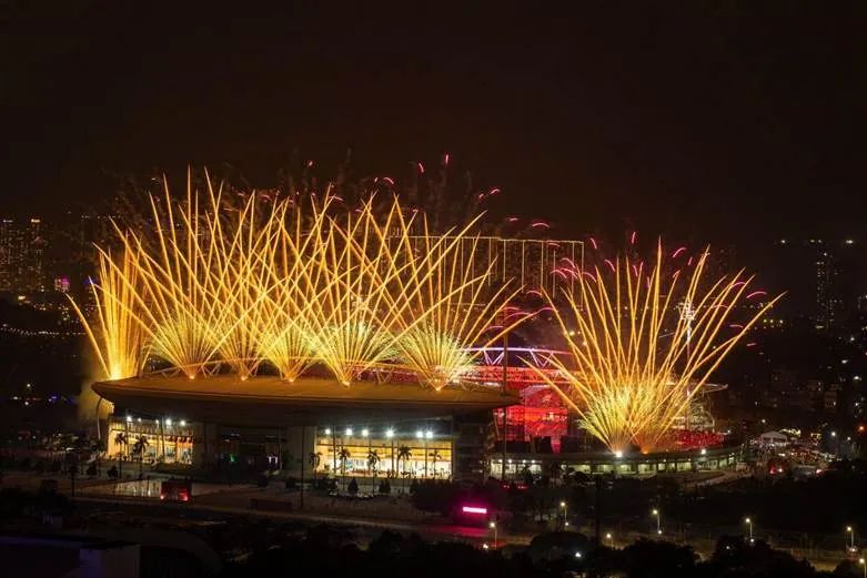 Từ Phú Quốc, Đà Nẵng, Sun Group mang cả bầu trời pháo hoa đỉnh cao ra Thủ đô Từ Phú Quốc, Đà Nẵng, Sun Group mang cả bầu trời pháo hoa đỉnh cao ra Thủ đô