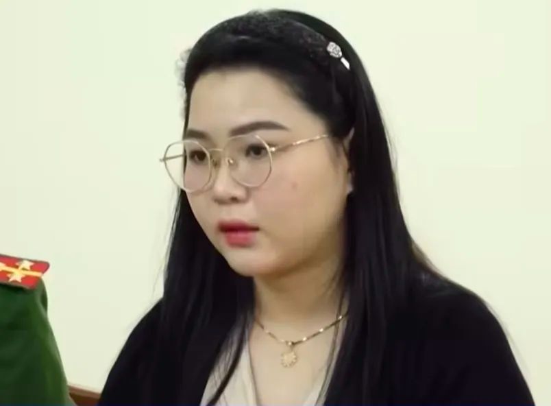 Hồ Thị Dung Thoa tại cơ quan công an. Ảnh: CACC Hồ Thị Dung Thoa tại cơ quan công an. Ảnh: CACC