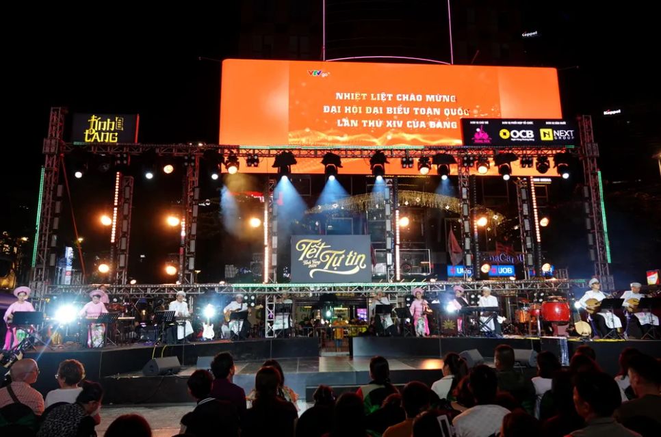 Dàn nhạc dân tộc biểu diễn hòa tấu 