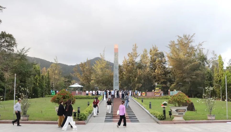 Nghĩa trang Hàng Dương gắn với Khu di tích Quốc gia đặc biệt - Nhà tù Côn Đảo. Ảnh: Q.V