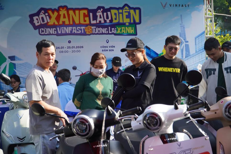 TPHCM: Trải nghiệm, quyết định lên đời xe điện VinFast trong ngày