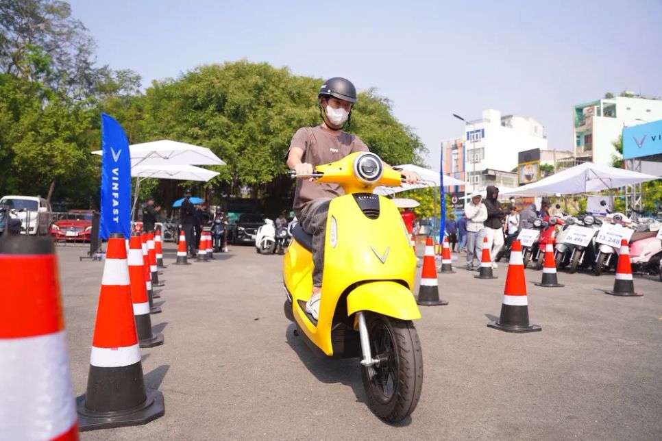 TPHCM: Trải nghiệm, quyết định lên đời xe điện VinFast trong ngày