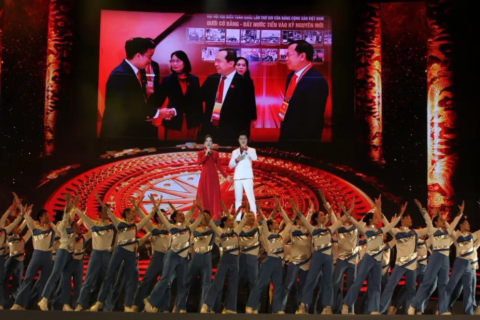 NSƯT Khánh Ngọc và ca sĩ Đào Mác biểu diễn ca khúc NSƯT Khánh Ngọc và ca sĩ Đào Mác biểu diễn ca khúc