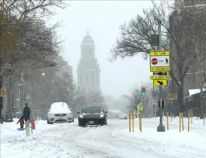 Thủ đô Washington DC phủ trắng trong cơn bão tuyết ngày 25-1. Ảnh: TTXVN
