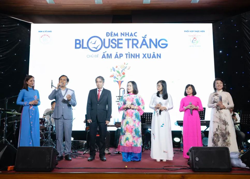 Ca sĩ trong đêm nhạc là các bác sĩ, điều dưỡng, nha sĩ, dược sĩ trên địa bàn TPHCM.