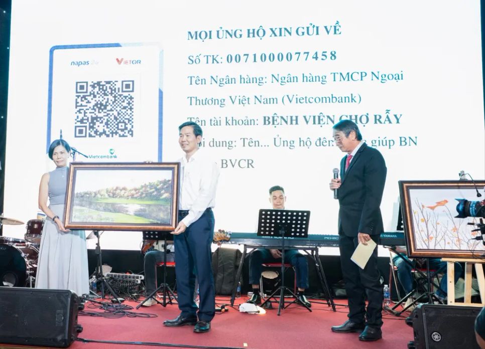 Chương trình văn nghệ của các thầy thuốc, quyên góp được hơn 600 triệu đồng giúp bệnh nhân 