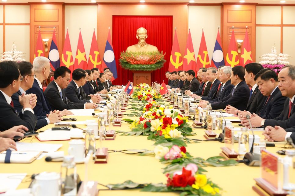 Tổng Bí thư Tô Lâm hội đàm với Tổng Bí thư, Chủ tịch nước Lào Thongloun Sisoulith. Ảnh: VGP/Nhật Bắc Tổng Bí thư Tô Lâm hội đàm với Tổng Bí thư, Chủ tịch nước Lào Thongloun Sisoulith. Ảnh: VGP/Nhật Bắc