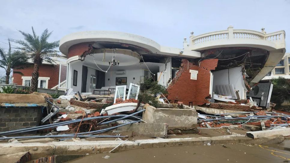 Nguyên nhân nhiều biệt thự ven biển Hà Tĩnh đổ sập trong bão số 10 Nguyên nhân nhiều biệt thự ven biển Hà Tĩnh đổ sập trong bão số 10